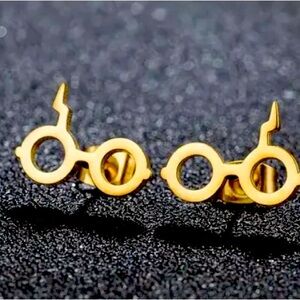 END OF SUMMER CLEARANCE! Brand New Harry Potter Stud Earrings!